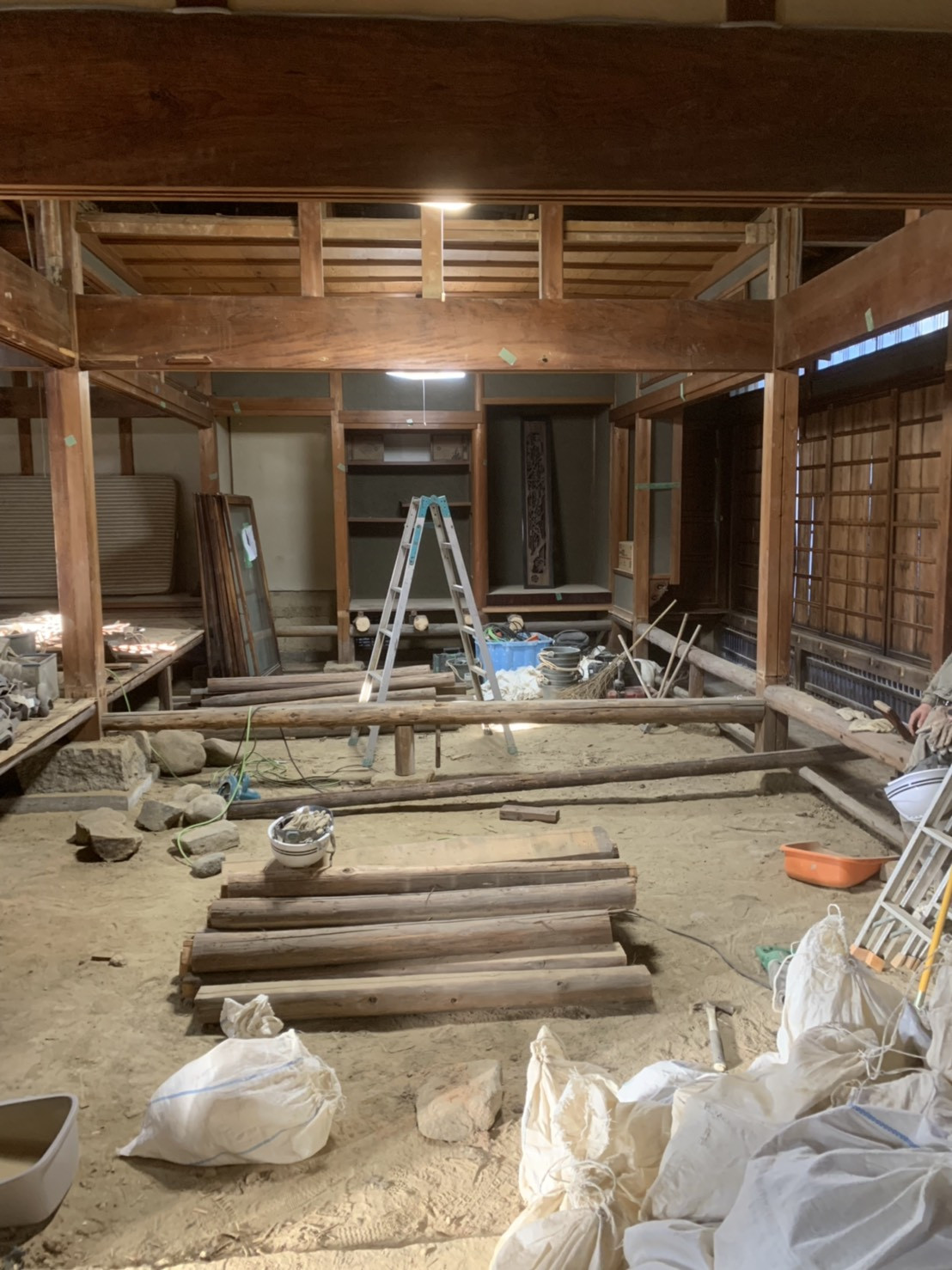 大阪岸和田市にて旧家屋内装解体工事